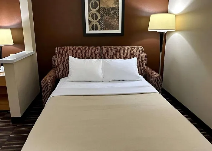 Quality Near West Acres Hotel 3*