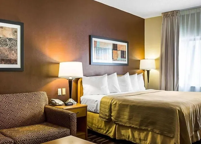 Quality Near West Acres Hotel 3*