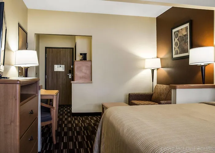 Quality Near West Acres Hotel 3*